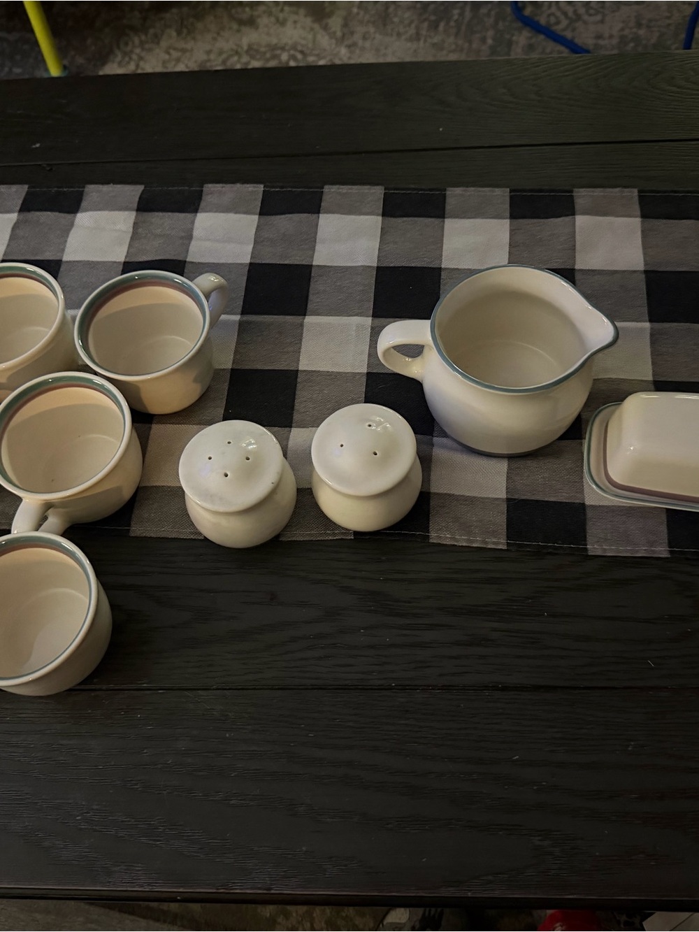 10 piece vintage stoneware set  Pfaltzgraff Juniper pattern.  VGC